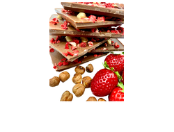 Молочный шоколад фундук-клубника