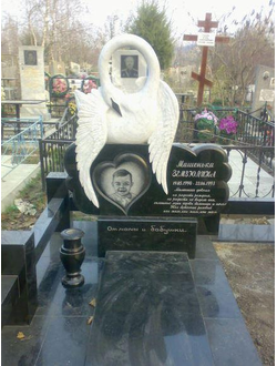 Фото детский памятник крылья ангела на могилу в СПб