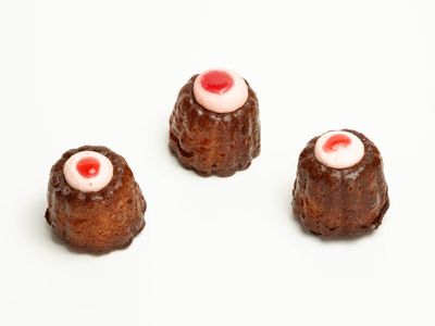 Пирожное канеле с клубничным кремом (47 г)