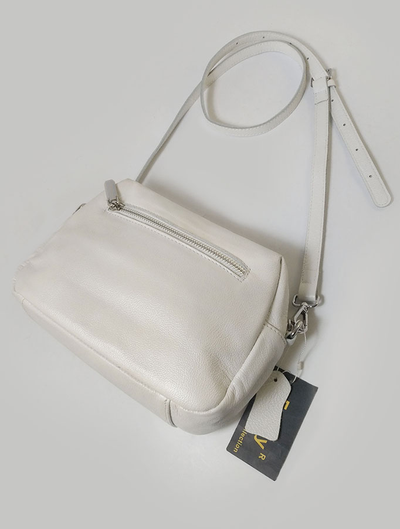 (АРТИКУЛ: 9945/8) СУМКА ЖЕНСКАЯ,  НЕБОЛЬШАЯ, НАТУРАЛЬНАЯ КОЖА, БЕЛАЯ "МОЛОЧНАЯ" С ЕДВА ЗАМЕТНЫМ ПЕРАМУТРОВЫМ БЛЕСКОМ, С ПЛЕЧЕВЫМ РЕМНЕМ