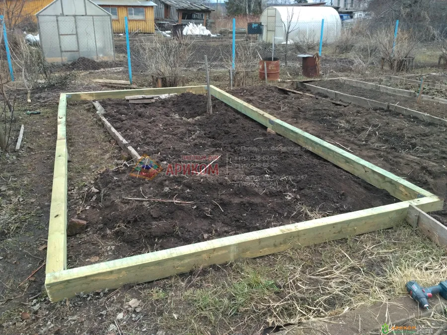 Устройство основания под теплицу Капелька из бруса