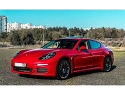 Porsche Panamera 4S