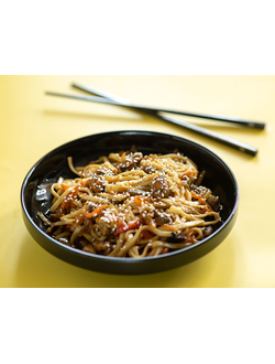 Пшеничная лапша Удон с овощами