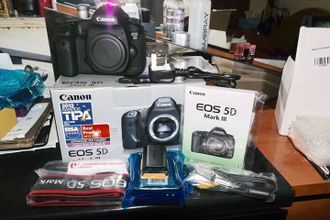 Canon EOS 5D Mark III Full Frame Digital SLR Camera with EF 24-105mm IS Lens