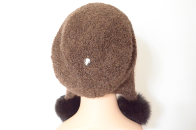 Вицио Италия коричневая шапка с помпонами