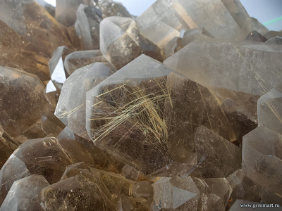 Рутил в кристаллах дымчатого кварца. Бразилия.  260*220*103мм (ААА)