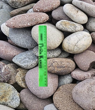 Галька плоская цветная речная, фракция 200-300 мм