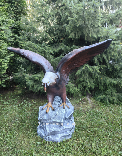 ОРЕЛ гордый на скале  - символ власти, могущества, непобедимости и силы. 115*105*80см  9,5кг  полистоун Россия 14298/016758