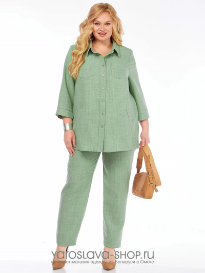 Женский трёхпредметный комплект, состоящий из жакета-рубашки, брюк и блузы в оливковом цвете
