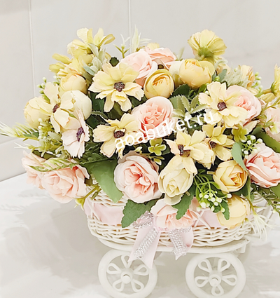 Композиция из коллекции искусственных цветов  № М017/В маленькой коляске/Купить в Москве