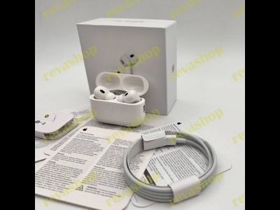 Беспроводные наушники Apple AirPods Pro 2 с активным шумоподавлением.