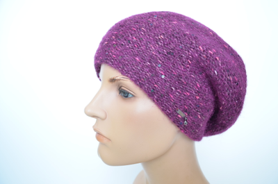 Женский вязаный берет фуксия
