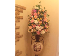 КОМПОЗИЦИЯ ИЗ ИСКУССТВЕННЫХ ЦВЕТОВ