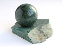 Шар из Жадеита