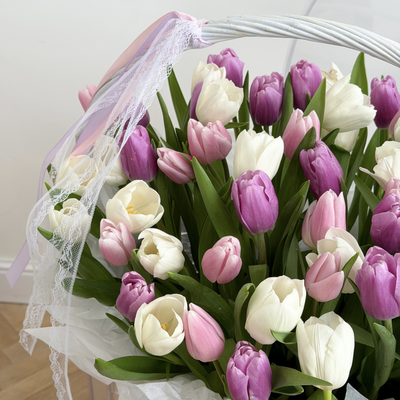 Корзина из 55 тюльпанов