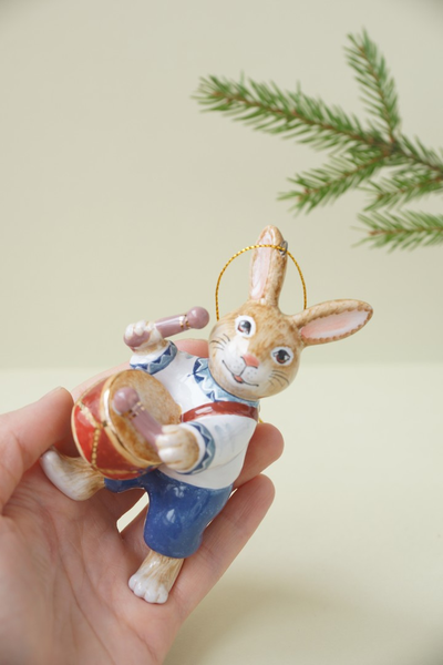 Заяц с барабаном