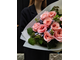 Букет из розовых роз, пионовидные садовые розы, оксипеталум (незабудки), малина. Стильный авторский
