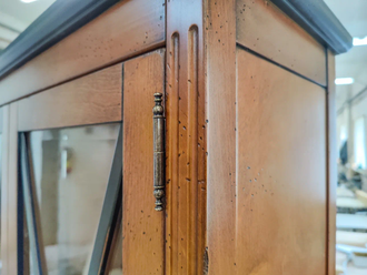 Витрина-бар с подсветкой.