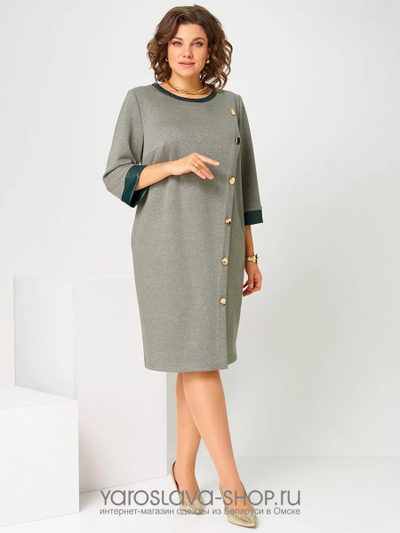 Женское платье полуприлегающего силуэта в серо-зеленом цвете