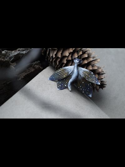 Миниатюрный кулон с бабочкой Ледяной Лисички