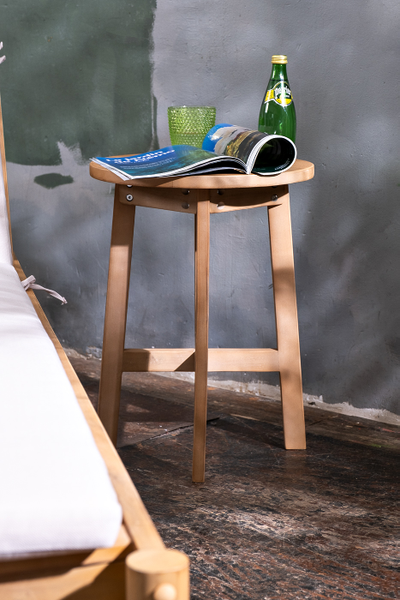 Боковой стол из акации Rimini