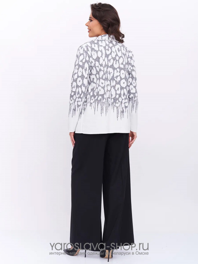 Женский жакет из вязаного трикотажа прямого силуэта