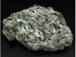 Актинолит в белом тальке, необработанный, дикий образец, Россия, Северный Кавказ, КЧР (95*65*49 мм, 335 г) №37774