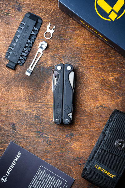 Leatherman Charge + с чехлом на кнопке, клипсой и битами