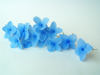 Голубая гортензия для прически.