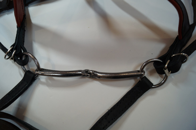 Узда выездная (черная с красной подложкой)