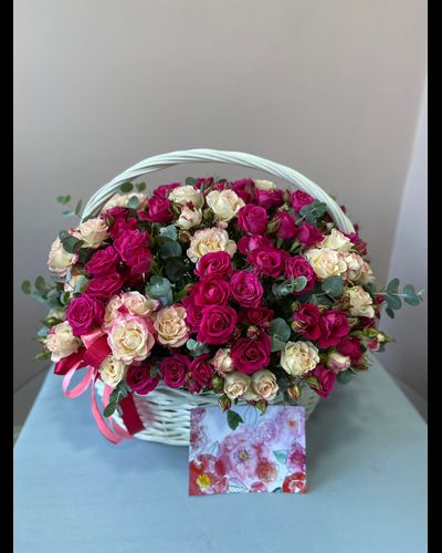 Корзина кустовых роз