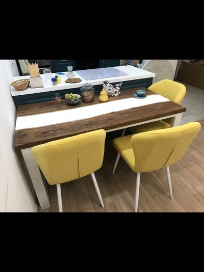 стол река с белой смолой из массива карагача