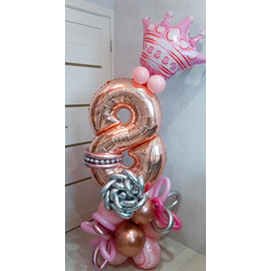 Композиция из шаров "Цифра 8 с короной на стойке"