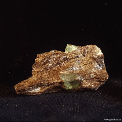 Берилл с слюдите. Россия. 53*29*15мм