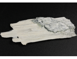 Брусит (Немалит), волокнистый брусит, змеевик, коллекционный образец, Россия, КЧР, Урупский район, м-ние. Белые осыпища (54*18*4 мм, 2,4 г) №29658