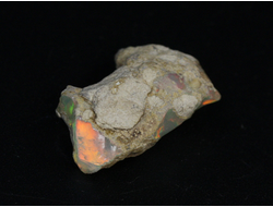 Опал благородный с яркой иризацией, Эфиопия (24*15*9 мм, 2,1 г) №23473