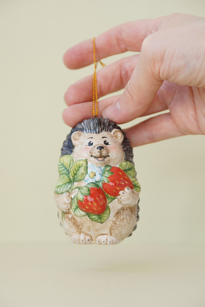 Ежик с земляникой