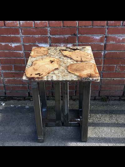 заливной стол из спилов дуба с галечным дном