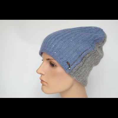 Серая с фиолетовым шапка со стразами и пайетками Vizio Италия 8021 CY