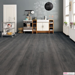 Декор ламината Haro Tritty 100 Gran Via Дуб Черный Контура 533144 в интерьере комнаты