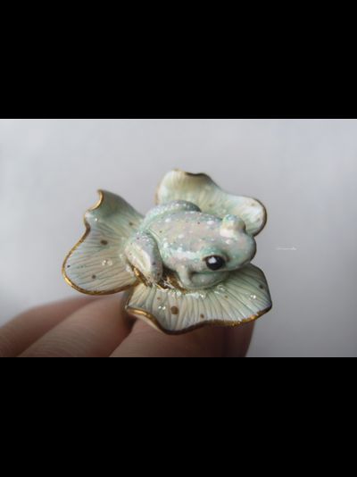 Кольцо с клевером и лягушкой "Принцесса Ия на листе Морока Трифолиума"