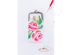 Очечник "Розовые розы" Набор для вязания крючком с бисером от Ирины Рудевич