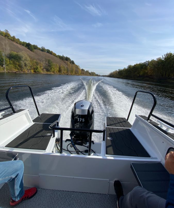 REALCRAFT 600 с подвесным мотором HIDEA 175 EFI