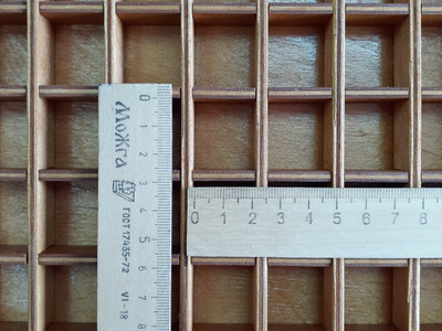 Коробка 77 ячеек, для коллекции камней, цвет "Клен" (32*23*3,5 см, 1100 г) №23007