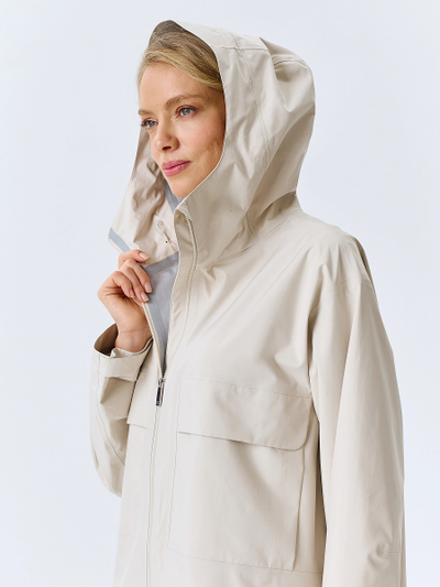 Легкая ветровка с капюшоном