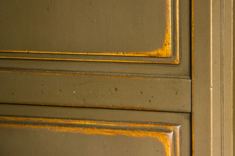 Комод с 6 выдвижными ящиками.