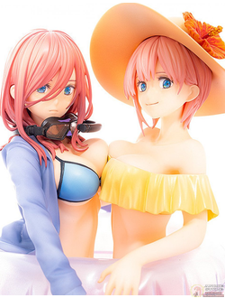 Фигурка 1/7 Мику Накано и Итика Накано (Miku Nakano,  Ichika Nakano)