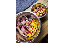 Валентина:У меня два шикарных пёселя-доберман и французский бульдог. В какой то момент сырая натуралка стала для меня открытием и спасением. Поэтому сейчас они оба очень любят Фарш "Бодрое утро", печёночный фарш, сердце, печень, семенники, и многое... 