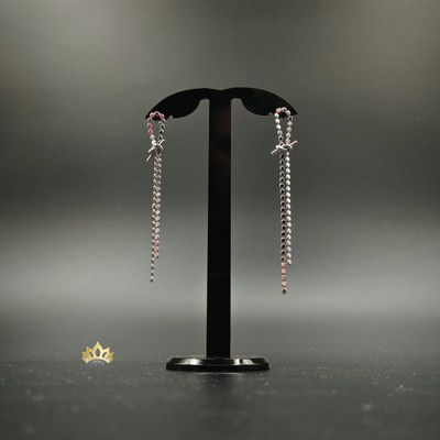 Длинные серьги из кольцо-цепочек с элегантным узелком в серебряном оттенке 8,5см