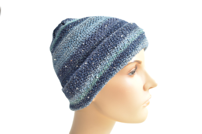 Осенняя шапка с отворотом женская